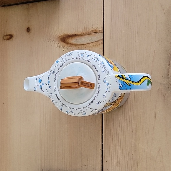Noah's Ark Teapot by Paul Cardew 2008 - Picture 3 of 7